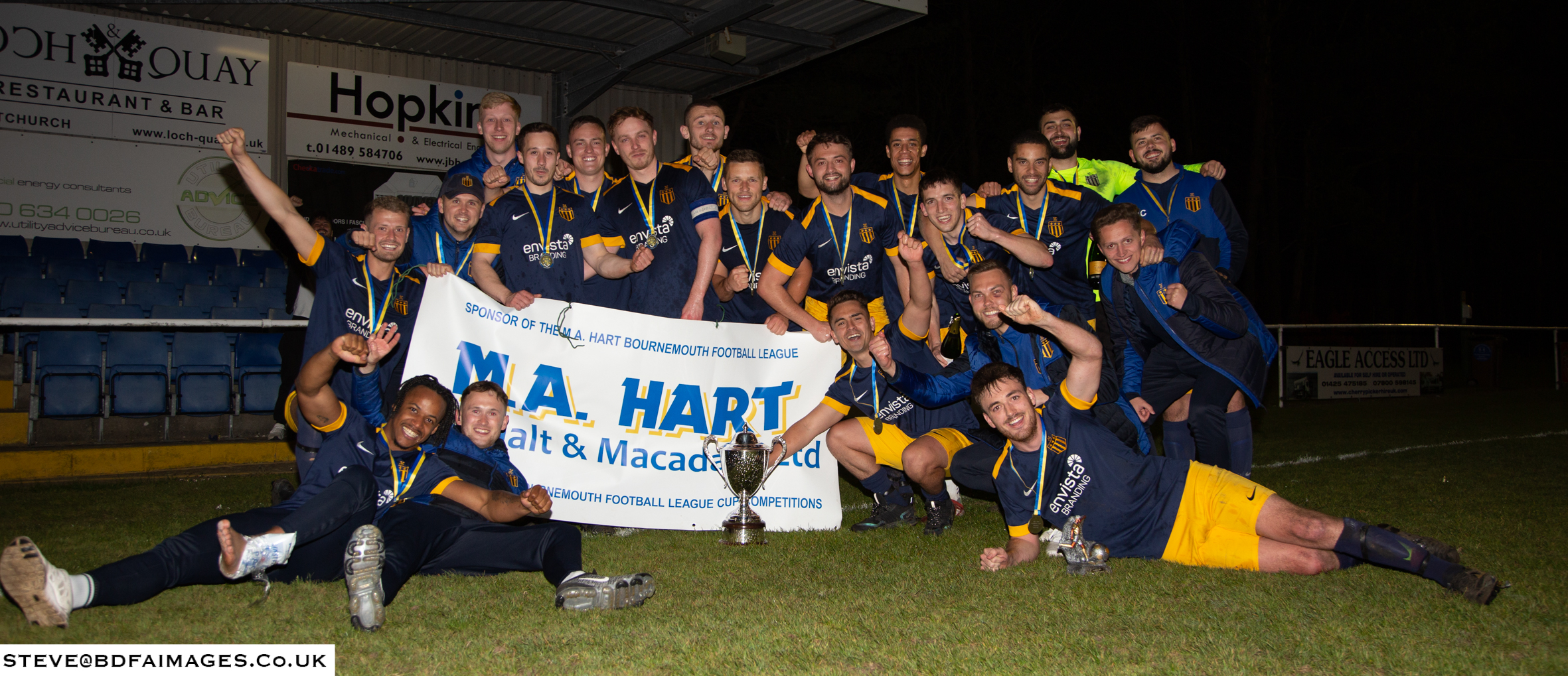 1_FC_Hadjuk_with_Robbins_Cup.jpg